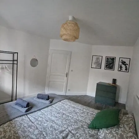 Antoine, Madamedemconciergerie Apartment