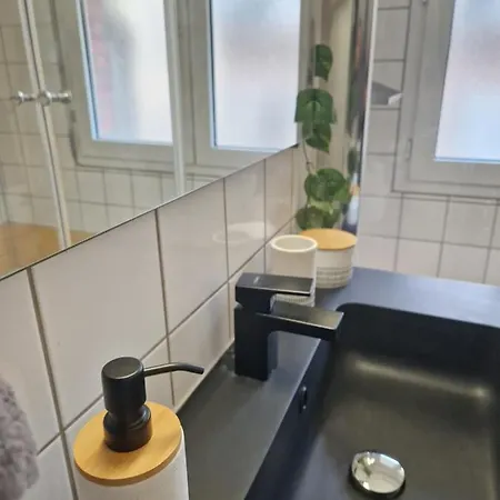 Antoine, Madamedemconciergerie *