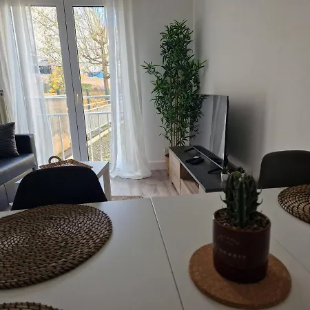 Antoine, Madamedemconciergerie Apartment Reims