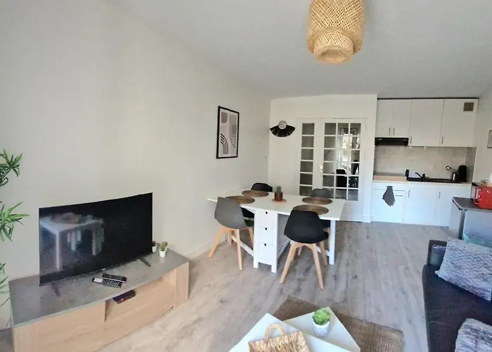 Antoine, Madamedemconciergerie *