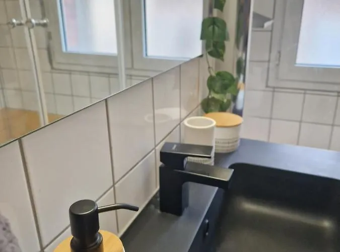 Antoine, Madamedemconciergerie *